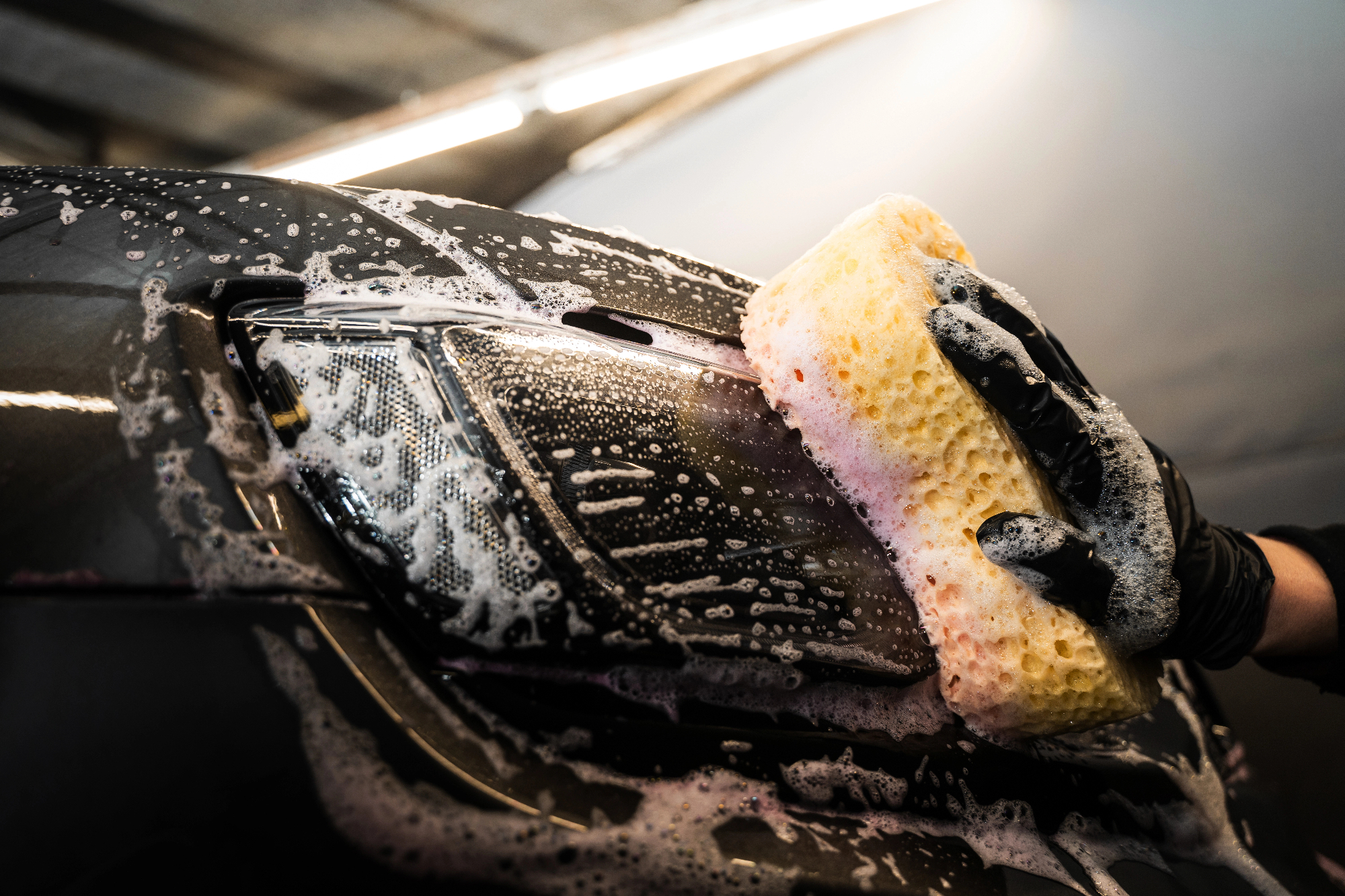 Ročna avtopralnica je praktična rešitev za umazan avto